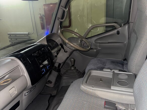 2002 Toyota Dyna, белый, 1350000 рублей - вид 10