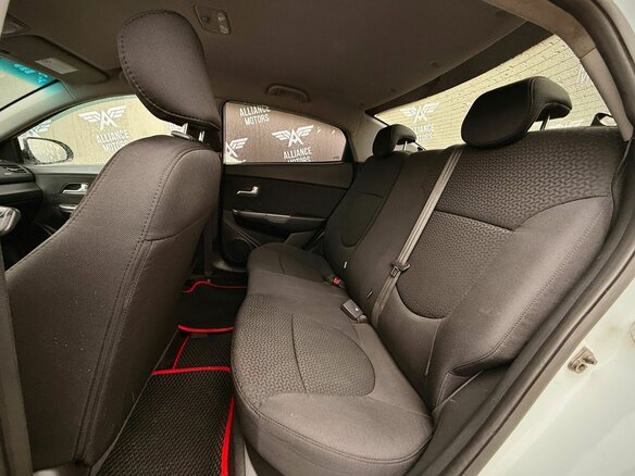 2017 Kia Rio III Рестайлинг, белый, 975000 рублей - вид 11