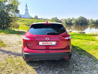2017 Nissan Qashqai II, красный, 1900000 рублей, вид 4