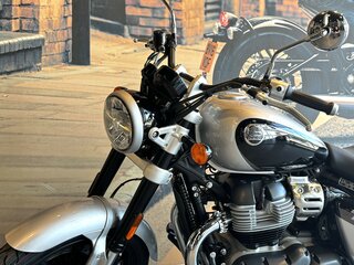 2026 Royal Enfield Super Meteor, серый, 773000 рублей, вид 3