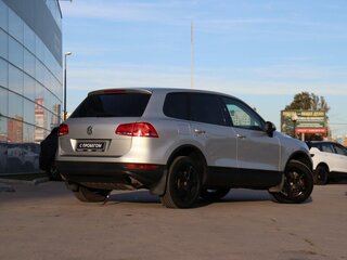 2012 Volkswagen Touareg II, серебристый, 1800000 рублей, вид 5