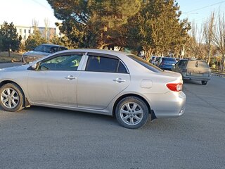 2011 Toyota Corolla X (E140, E150) Рестайлинг, серебристый, 950000 рублей, вид 3