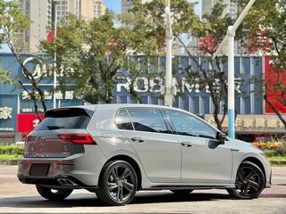 2023 Volkswagen Golf VIII, серый, 1730000 рублей, вид 3