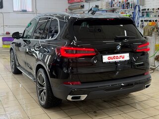 2020 BMW X5 25d IV (G05/G18), чёрный, 4990000 рублей, вид 4