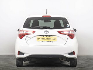 2017 Toyota Vitz III (XP130) Рестайлинг 2, белый, 1059000 рублей, вид 5