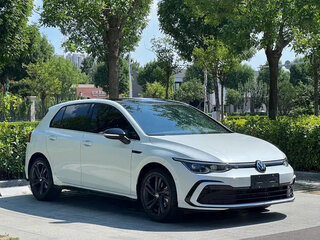 2022 Volkswagen Golf VIII, белый, 1760000 рублей, вид 3
