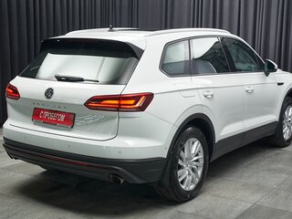 2019 Volkswagen Touareg III, белый, 5500000 рублей, вид 4