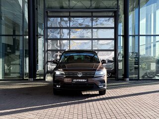 2018 Volkswagen Tiguan II, коричневый, 2125000 рублей, вид 2