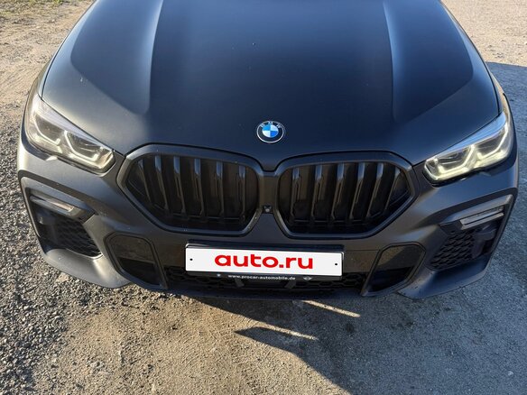 2020 BMW X6 M50i III (G06), белый, 7000000 рублей - вид 4