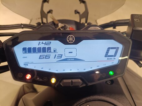 2018 Yamaha MT-07 (FZ-07), серебристый, 790000 рублей, вид 5