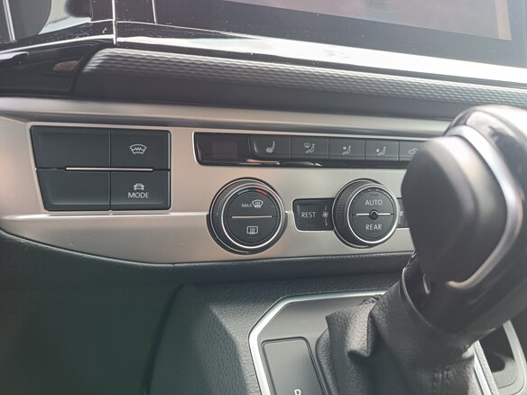 2022 Volkswagen Multivan T6 Рестайлинг, серебристый, 8790000 рублей - вид 8
