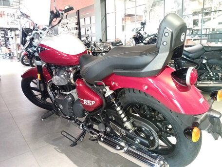2026 Royal Enfield Super Meteor, красный, 792000 рублей, вид 2