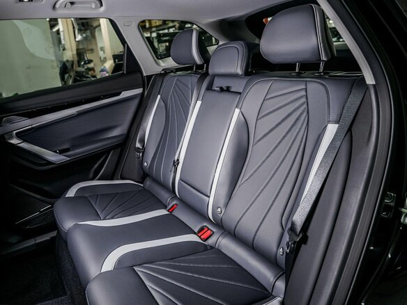 2026 Geely Atlas II, чёрный, 3970990 рублей - вид 6