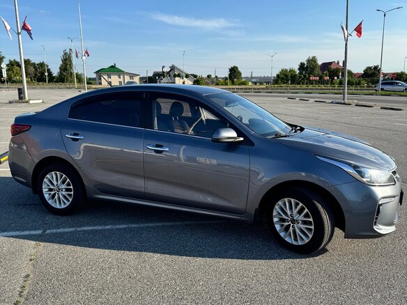 2020 Kia Rio IV, серый, 1550000 рублей - вид 5