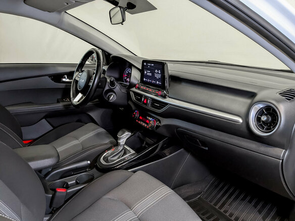 2021 Kia Cerato IV Рестайлинг, белый, 1950000 рублей - вид 10