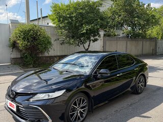 2021 Toyota Camry VIII (XV70), чёрный, 3550000 рублей, вид 1