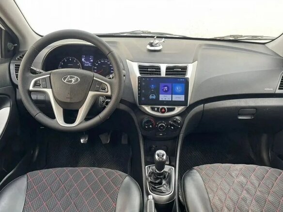 2015 Hyundai Solaris I Рестайлинг, белый, 620000 рублей - вид 6