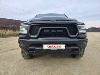 2020 Ram 1500 Crew Cab V, чёрный, 6340000 рублей, вид 3
