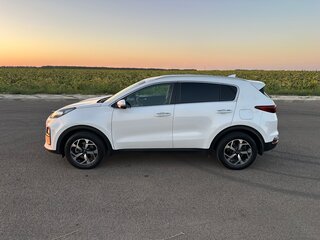 2020 Kia Sportage IV Рестайлинг, белый, 2300000 рублей, вид 4