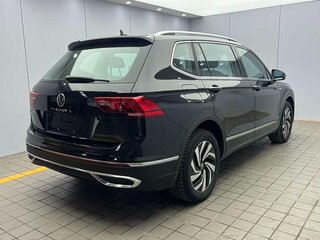 2023 Volkswagen Tiguan II Рестайлинг, чёрный, 2080000 рублей, вид 4
