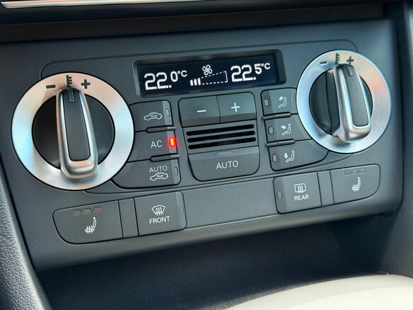 2013 Audi Q3 I (8U), чёрный - вид 23