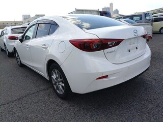 2018 Mazda Axela III Рестайлинг, белый, 1100000 рублей, вид 3
