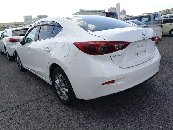 2018 Mazda Axela III Рестайлинг, белый, 1100000 рублей - вид 2