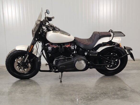 2018 Harley-Davidson Fat Bob, белый, 1449000 рублей - вид 4