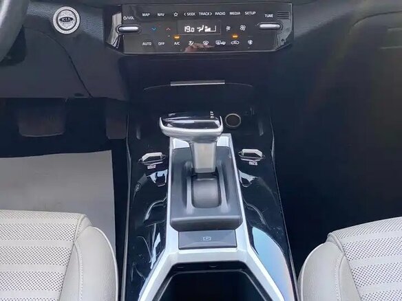 2023 Kia K3 II (China Market) Рестайлинг, белый - вид 11
