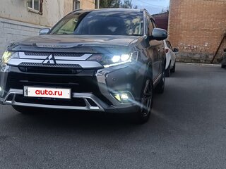 2019 Mitsubishi Outlander III Рестайлинг 3, серый, 2400000 рублей, вид 3