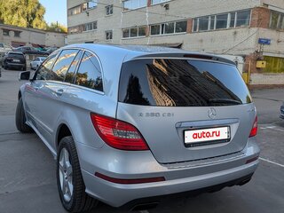 2011 Mercedes-Benz R-Класс 350 Long I Рестайлинг 2, серебристый, 1690000 рублей, вид 4