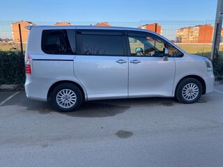 2009 Toyota Noah II (R70), серый, 1400000 рублей, вид 3