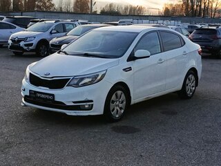 2017 Kia Rio III Рестайлинг, белый, 820000 рублей, вид 1