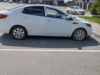 2012 Kia Rio 4-speed III, белый, 450000 рублей, вид 2