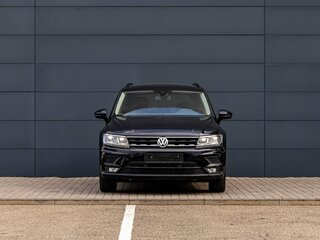 2020 Volkswagen Tiguan II, чёрный, 2355000 рублей, вид 2