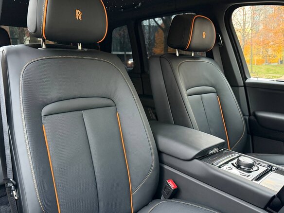 2026 Rolls-Royce Cullinan Black Badge I Рестайлинг (Series II), чёрный, 59850000 рублей - вид 36