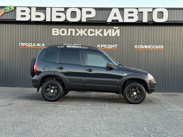 2020 Chevrolet Niva I Рестайлинг, чёрный, 860000 рублей - вид 2