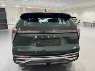 2026 Geely Atlas II, зелёный, 3449990 рублей, вид 3