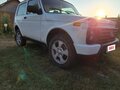 2016 Lada (ВАЗ) 2121 (4x4) Urban I Рестайлинг, белый, 600000 рублей - вид 1
