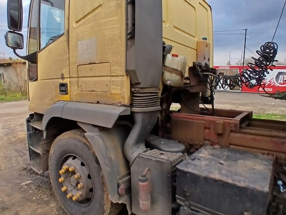 1995 Iveco EuroTech, жёлтый, 400000 рублей - вид 3