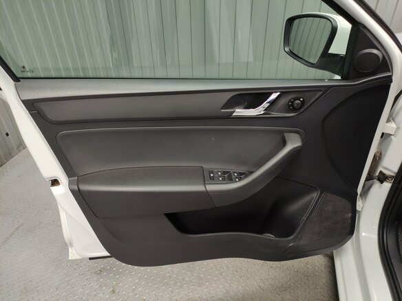 2017 Skoda Rapid I Рестайлинг, белый, 990000 рублей - вид 13