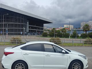 2019 Hyundai Solaris II, белый, 1350000 рублей, вид 3