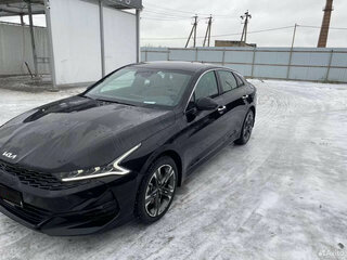 2022 Kia K5 III, чёрный, 3380000 рублей, вид 1