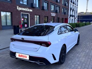 2020 Kia K5 III, белый, 2000000 рублей, вид 4