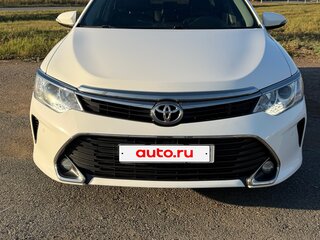2016 Toyota Camry VII (XV50) Рестайлинг, белый, 2100000 рублей, вид 1