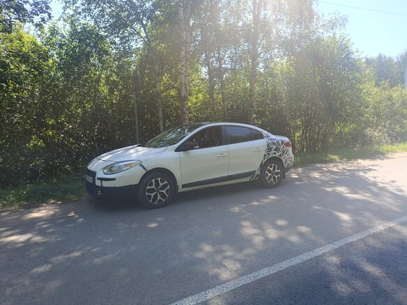 2011 Renault Fluence I, белый - вид 3