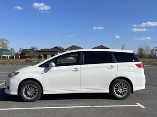 2010 Toyota Wish II, белый, 890000 рублей, вид 4