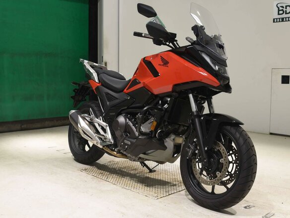 2025 Honda NC 750X, красный, 1277000 рублей - вид 2