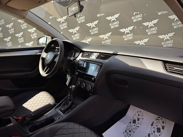 2019 Skoda Octavia III (A7) Рестайлинг, белый - вид 20