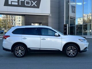 2018 Mitsubishi Outlander III Рестайлинг 3, белый, 2190000 рублей, вид 4